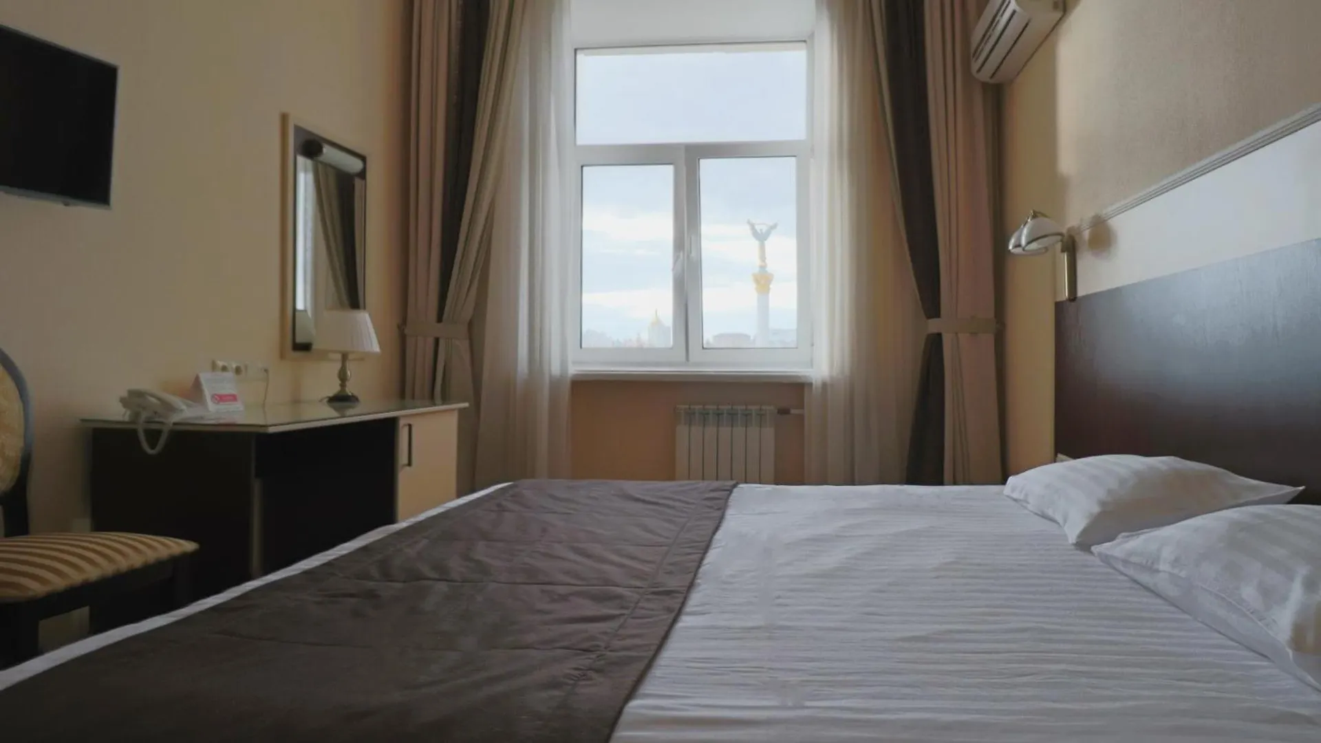 Ukraine Hotel Kyiv 4*,  Ukraine