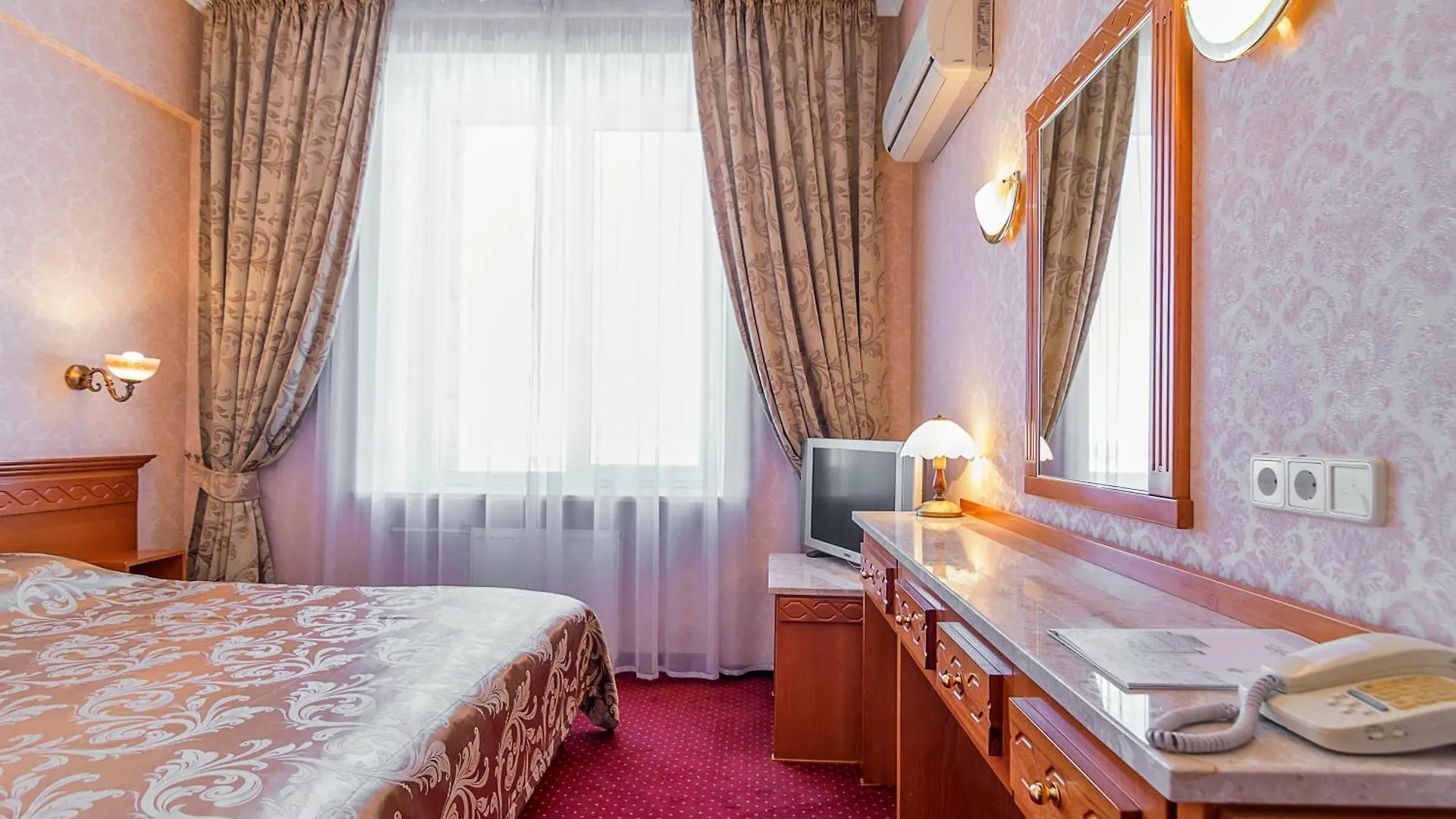 Ukraine Hotel Kyiv 4*,